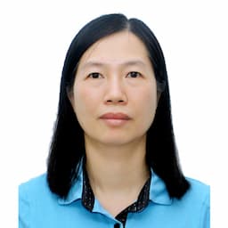 Phó Giáo sư, Tiến sĩ Nguyễn Thanh Bình (C)