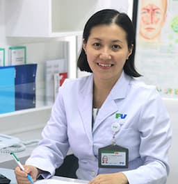Tiến sĩ, Bác sĩ Lê Nguyễn Uyên Chi 