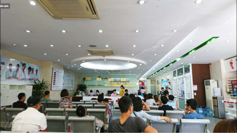Bệnh nhân chờ khám tại Bệnh viện Hưng Việt