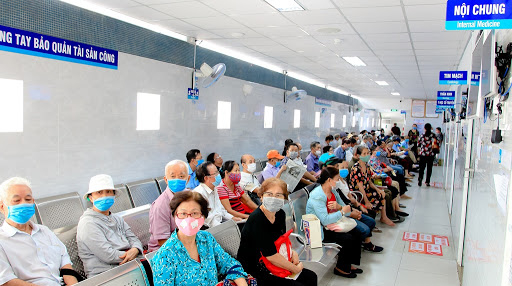Bệnh nhân chờ khám tại Bệnh viện Thống nhất