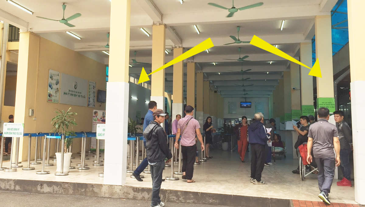 Quầy đăng ký khám Bệnh viện Việt Đức